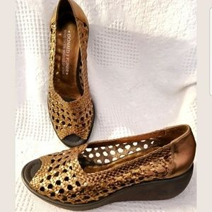 Donald J Pliner woven wedges peep toe 8 M metallic